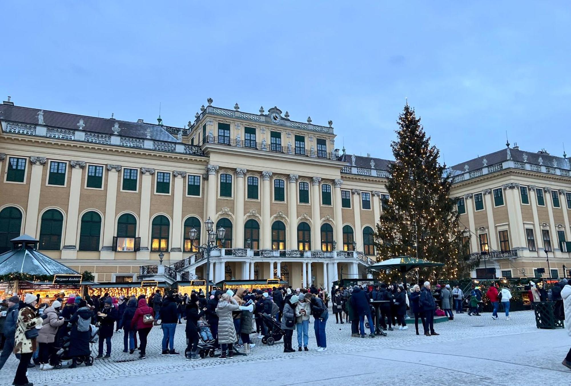 Regal Retreat Intimate Elegance Near Schoenbrunn Palace เวียนนา ภายนอก รูปภาพ